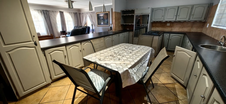 5 Bedroom Property for Sale in Parys Free State